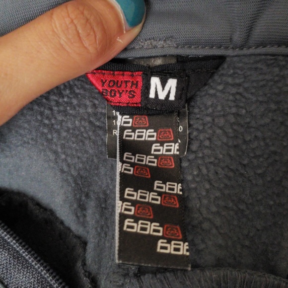 Boys 686 snowpants - Picture 4 of 4